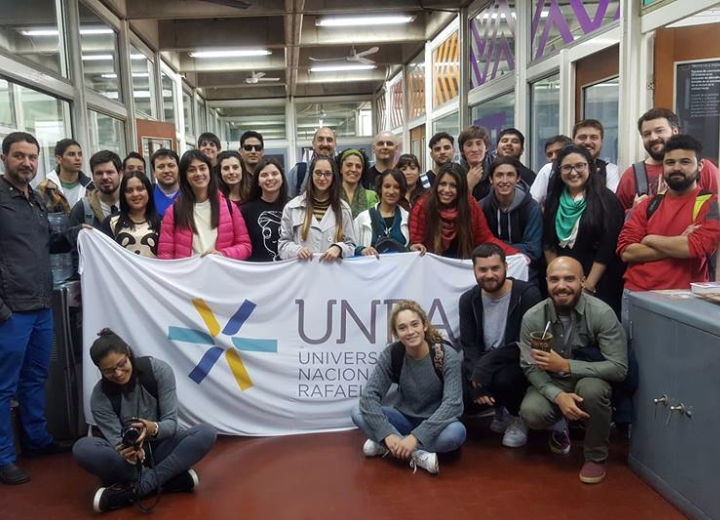 estudiantes de Diseño industrial de la UNRA