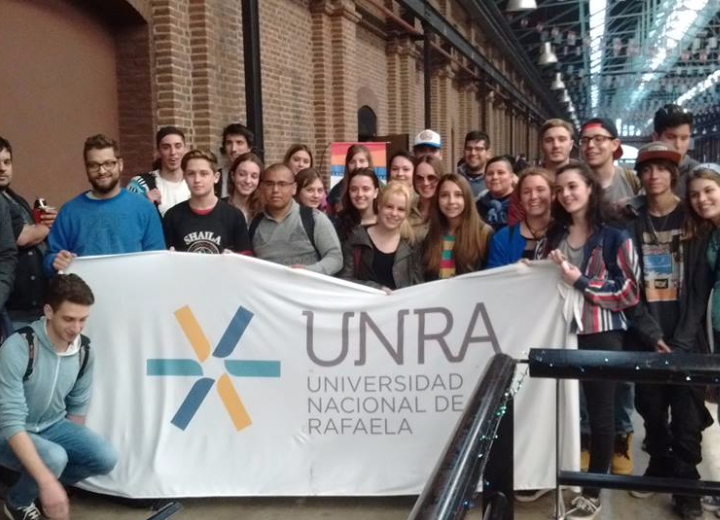 ESTUDIANTES DE LA UNRA ASISTIERON AL FESTIVAL AUDIOVISUAL HETEROGÉNEO EN LANÚS ESTUDIANTES DE LA UNRA ASISTIERON AL FESTIVAL AUDIOVISUAL HETEROGÉNEO EN LANÚS